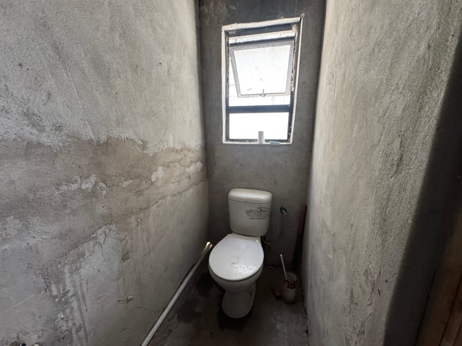 6 Bedroom Property for Sale in Electric City Western Cape